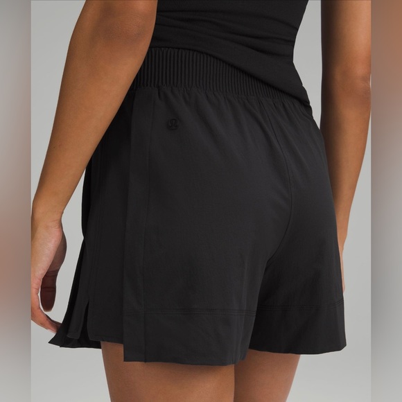 Lululemon Stretch Woven Relaxed-Fit High-Rise Short 4" - Picture 2 of 8